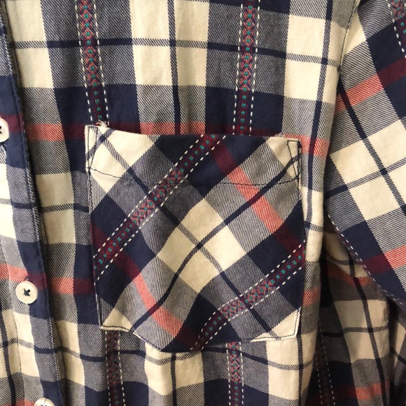 Long and open back button up with stitch detail - Picture 3 of 7